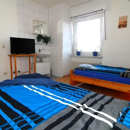 بيت ضيافة Monteurwohnungen Krings Am Steinbuechel 1 ايشويلر