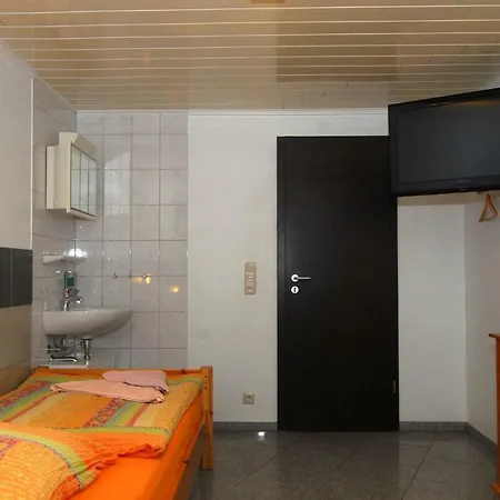 Pensión Monteurwohnungen Krings Am Steinbüchel 1 *