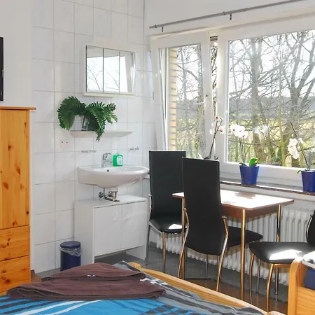 Monteurwohnungen Krings Am Steinbuechel 1 Casa de hóspedes Eschweiler